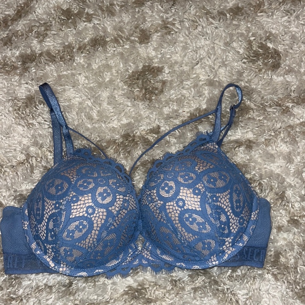 Victoria’s Secret Lace Bombshell Bra